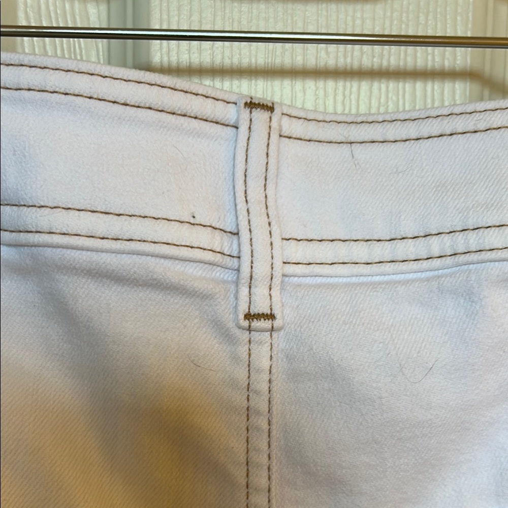 Chico's Off White Wide Leg Ankle Cropped Jeans - Picture 4 of 9